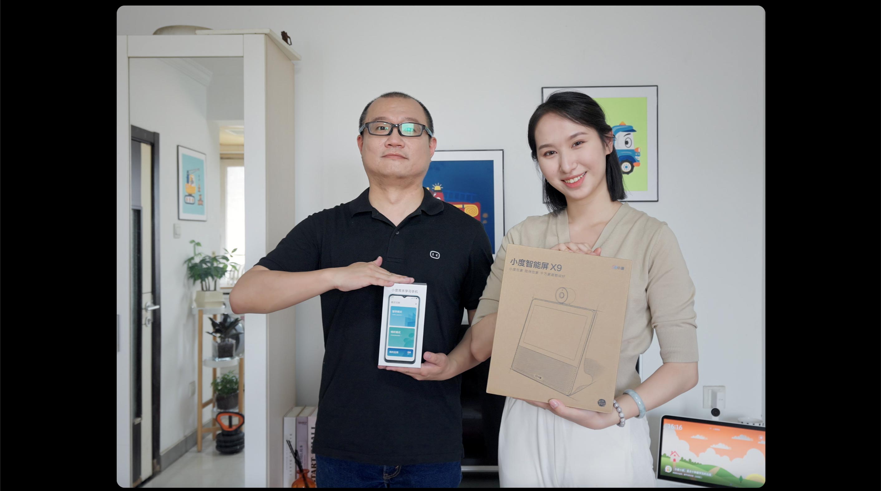 京东618联合小度推出20周年定制礼盒 小度高管为用户送货上门(图2)