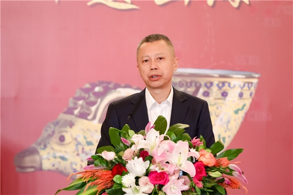 “一带一路”倡议提出十周年官方指定礼品《五洲同心》——盛世珐琅荣华尊在京发布(图3)