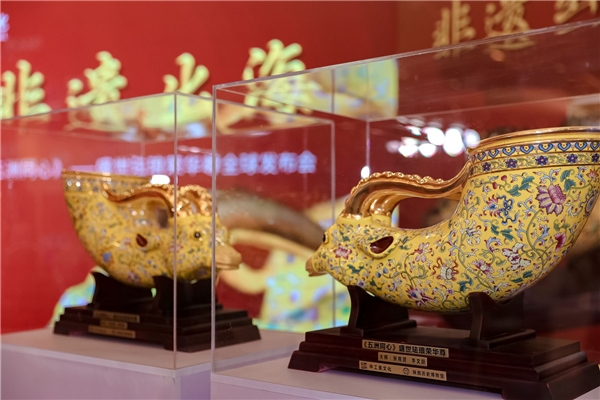 “一带一路”倡议提出十周年官方指定礼品《五洲同心》——盛世珐琅荣华尊在京发布(图7)