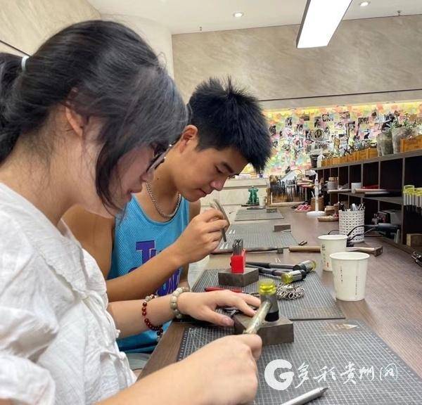 七夕礼物鲜花和美妆仍是主流 手工银饰成“新宠”(图4)