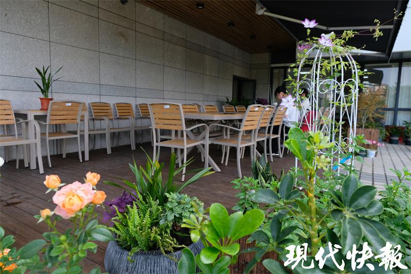 三年看了180本书！女大学生收到特殊毕业礼物(图4)