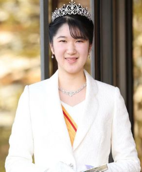 留学计划推迟、成人礼头冠是借的日本公主勤俭形象致人气提高(图2)