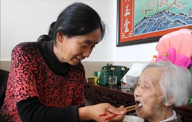 “儿子通知儿媳取消AA让她卖房给我看病”“你早没儿媳了！”(图2)