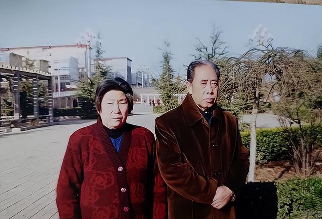 “儿子通知儿媳取消AA让她卖房给我看病”“你早没儿媳了！”(图6)