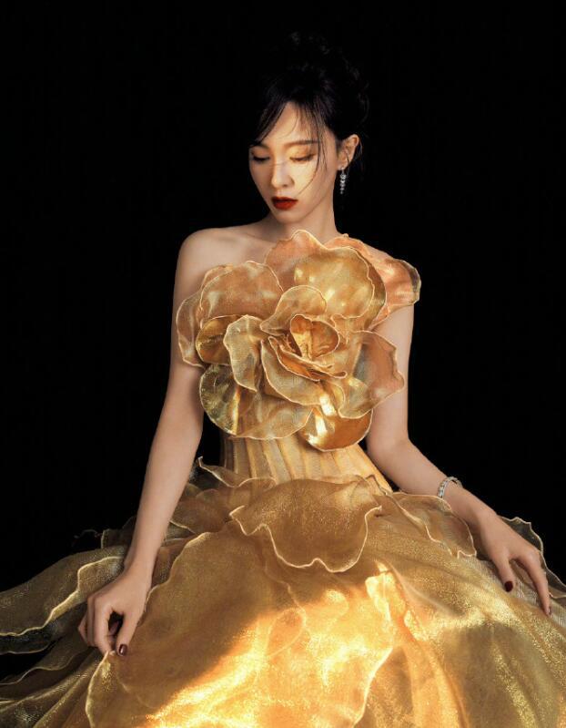 星光大赏红毯：杨紫两套高定行头20万唐嫣高定是迪丽热巴挑剩的(图9)