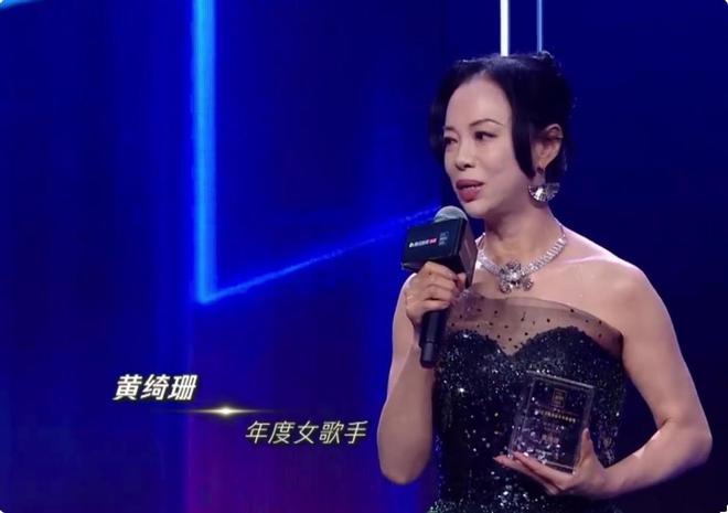 北京这一夜女星告诉你：“干干瘪瘪”不叫美珠圆玉润才更有韵味(图3)