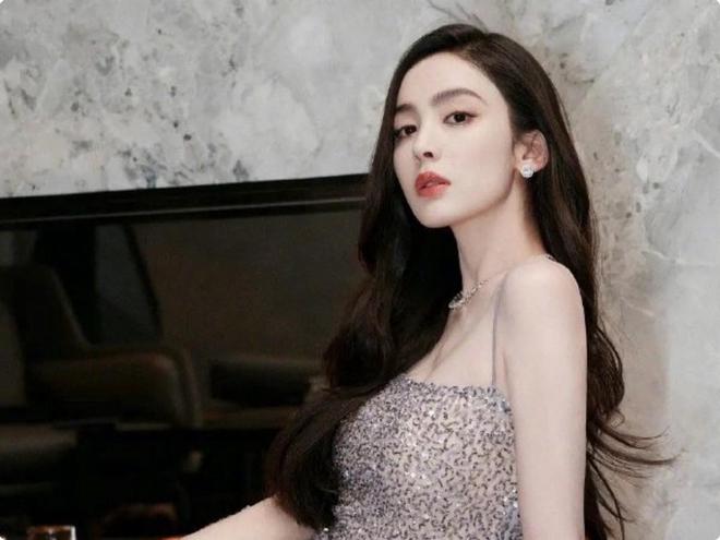 北京这一夜女星告诉你：“干干瘪瘪”不叫美珠圆玉润才更有韵味(图2)