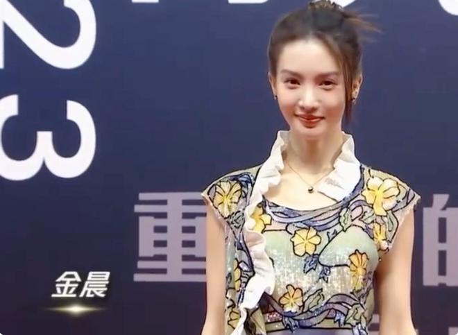 北京这一夜女星告诉你：“干干瘪瘪”不叫美珠圆玉润才更有韵味(图8)