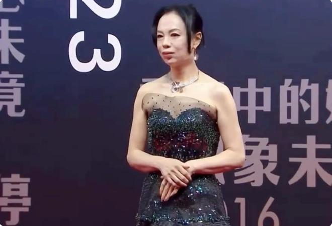 北京这一夜女星告诉你：“干干瘪瘪”不叫美珠圆玉润才更有韵味(图22)