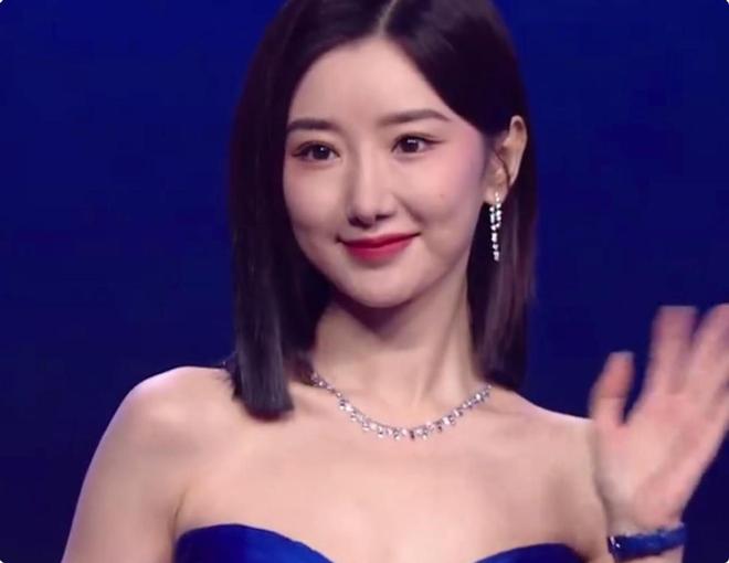 北京这一夜女星告诉你：“干干瘪瘪”不叫美珠圆玉润才更有韵味(图16)
