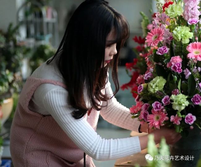 欧式花艺设计商务经典培训班即将开课快来济南乃夫插花花艺职业培训学校报名(图3)