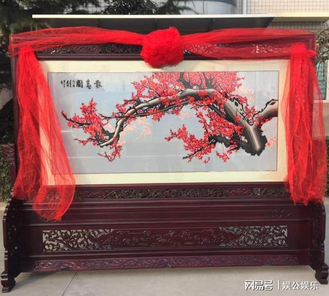 学校校庆送什么礼物好？这款实在的汴绣校庆礼品感受满满的爱(图4)