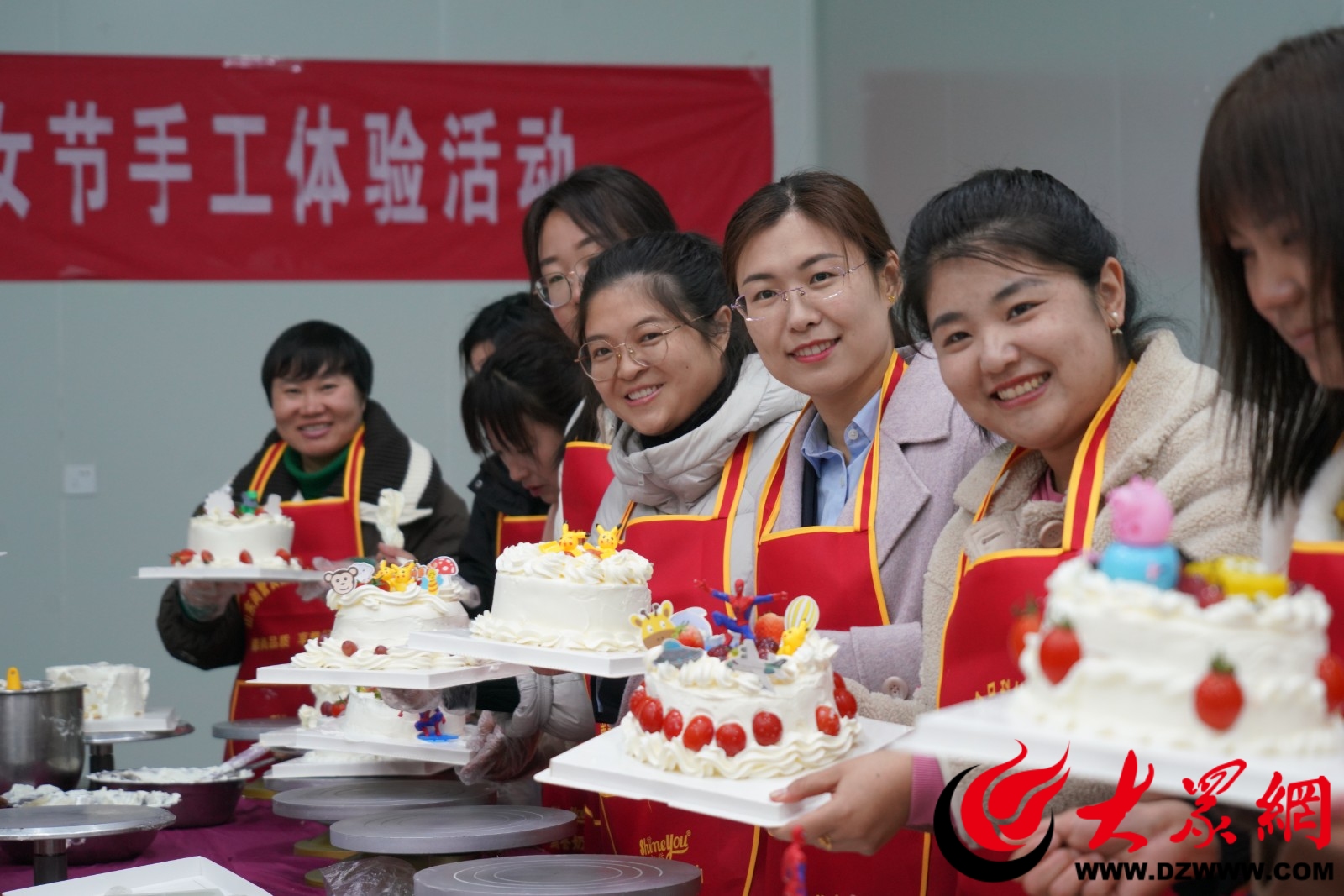 沂南县苏村镇：“‘烘’你开心、‘蔬’你最美” 妇女节活动温暖乡村“半边天”(图2)