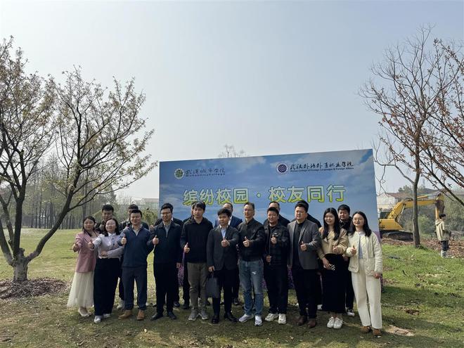 校友种下十万株向日葵、薰衣草毕业季送学生一片花海(图1)