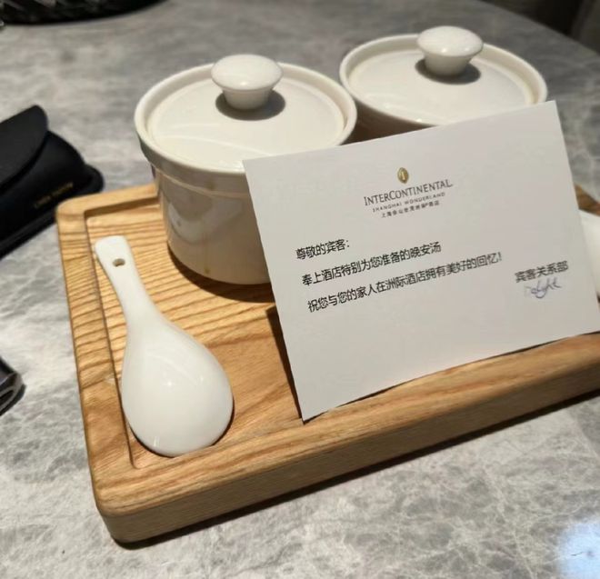 难道放一瓶水就是夜床服务吗？(图12)
