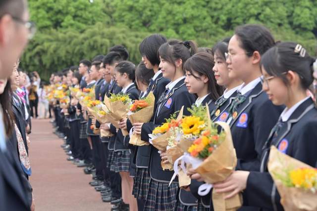 有鲜花和礼物更有责任与担当 成都外国语学校成人礼仪式感拉满(图6)