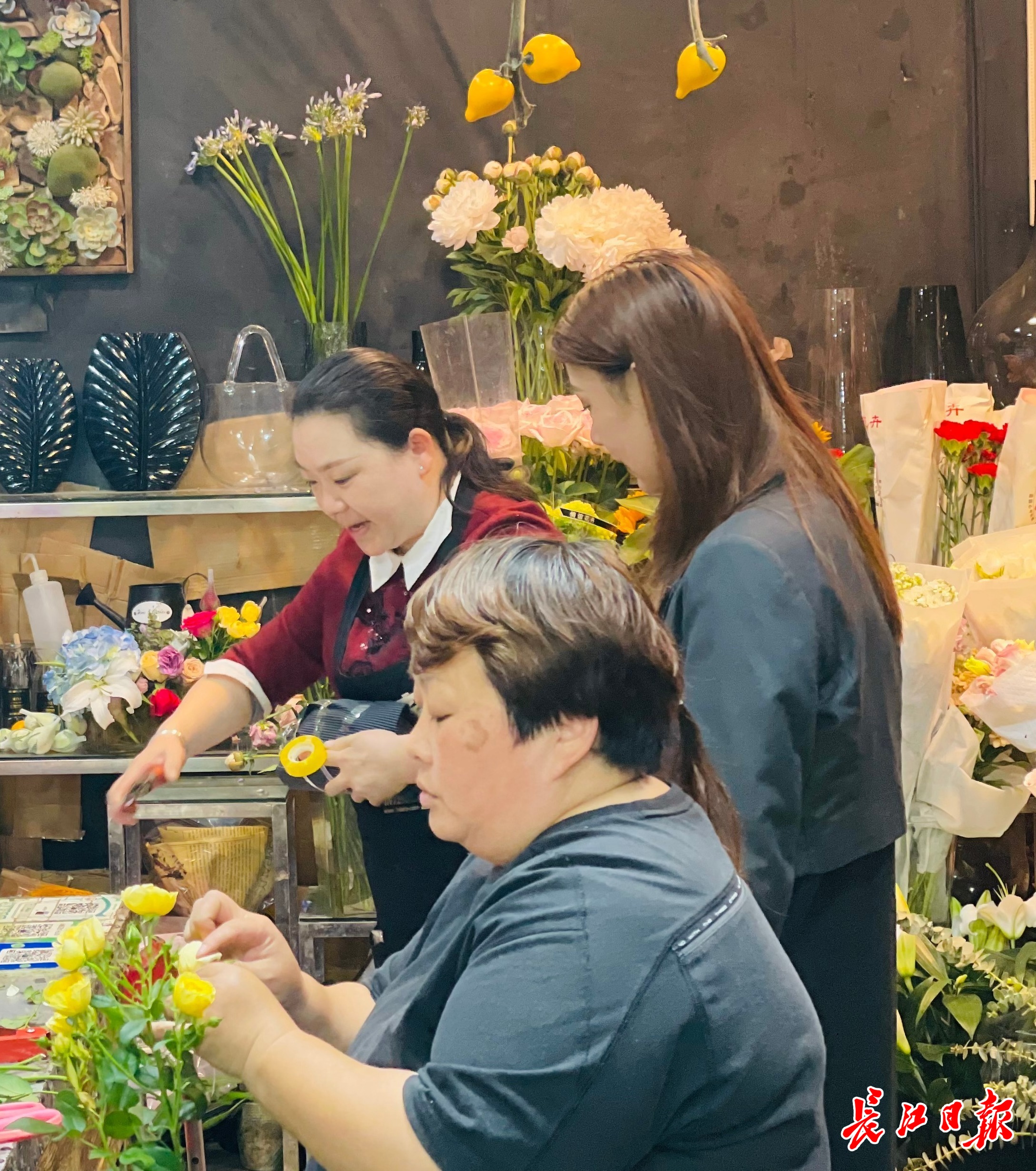五月鲜花走俏汉产芍药受欢迎(图2)