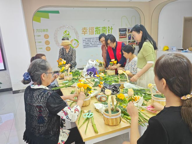 南湾社区开展“以爱之名以花为礼”母亲节主题插花活动(图3)