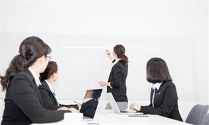 礼品行业市场深度分析2024：节日经济带动鲜花、蛋糕等礼物品类销售火爆(图3)