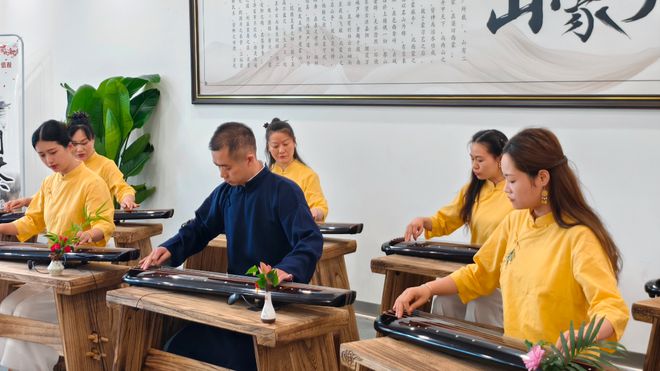 “听琴问茶·贡茶·古琴话蒙山”古琴汇演在蒙顶山茶史博物馆举行(图3)