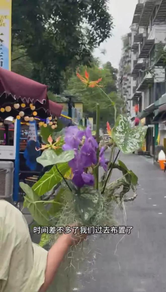 开在麻将馆里的小花店在线上成为“大师店”(图2)