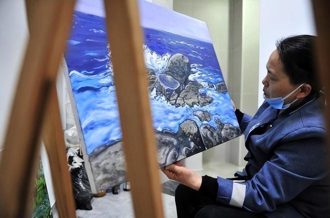 回顾：湖南清洁工阿姨的双面人生白天清洁工晚上“网红”画家(图7)