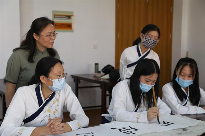 荆楚好老师群星计划 让古代文学活起来她把课堂开进公园、博物馆、社区……(图2)