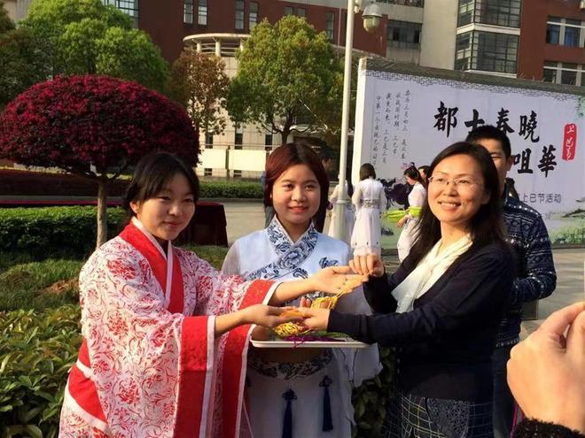 荆楚好老师群星计划 让古代文学活起来她把课堂开进公园、博物馆、社区……(图5)