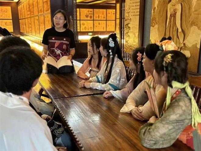 荆楚好老师群星计划 让古代文学活起来她把课堂开进公园、博物馆、社区……(图6)